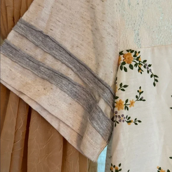 Crafty Couture V Neck Loose Top - Picture 3 of 6